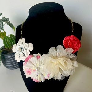 Flower power necklace